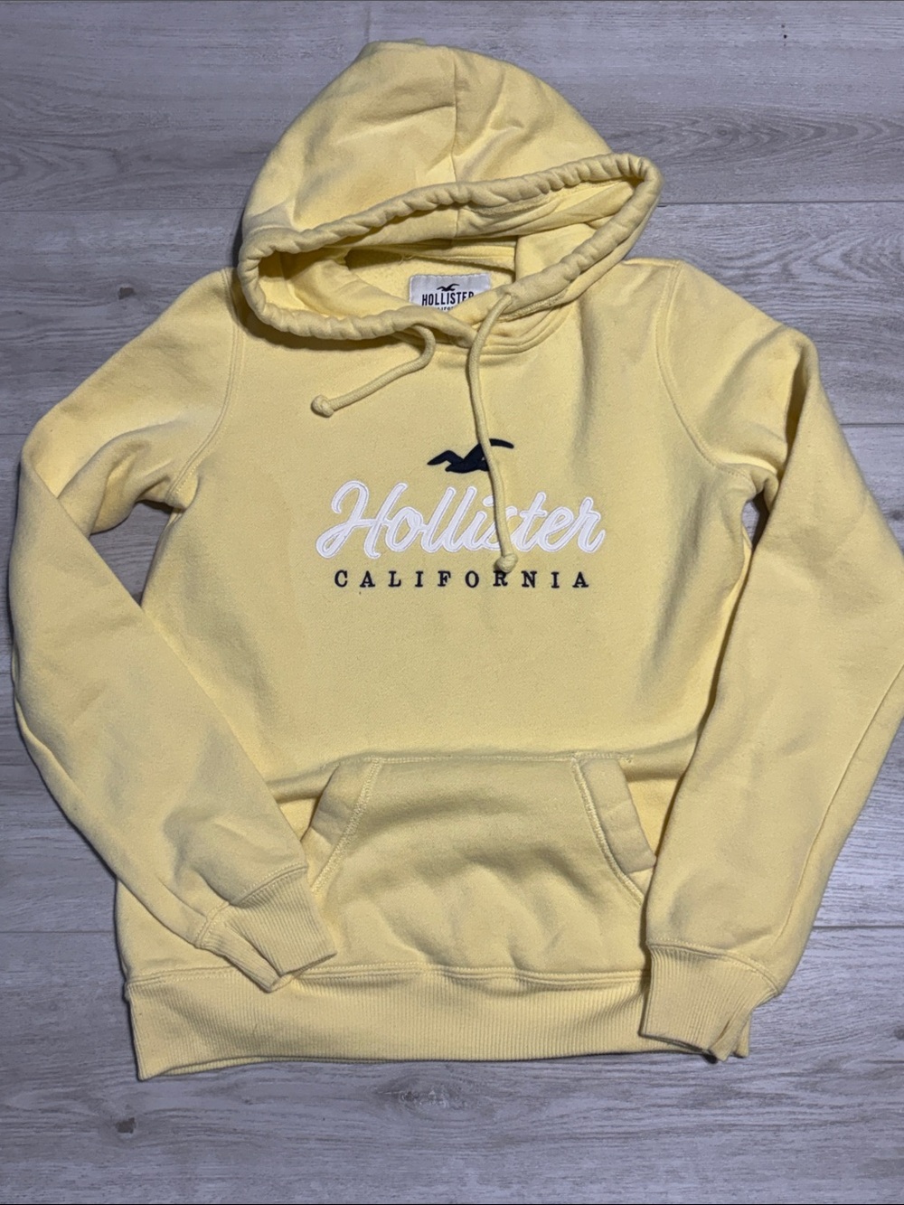 Like New! Womens yellow Hollister Hoodie Size Small
